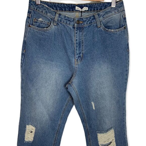 NWT Avec Les Filles Distressed High Rise Raw Hem  Slit Jean - Picture 3 of 8